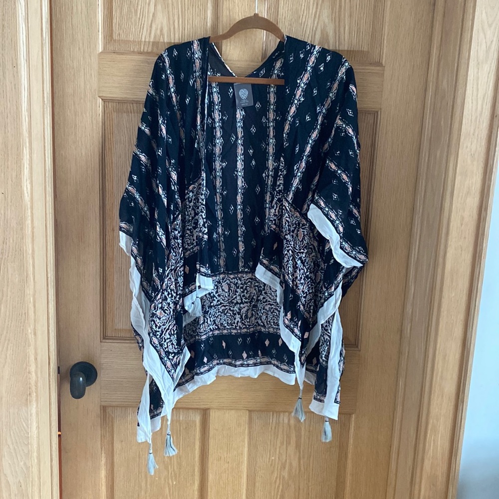Vince Camoto kimono. One size.